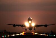Flugzeug, Start, fliegen, Urlaub, Gruppenreise mit Kindern
