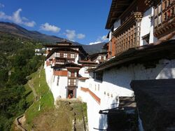 Tempel Jakar von der Seite, Sikkim Bhutan Rundreise