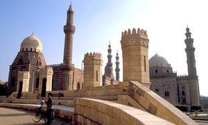 Der Kairo Tower und seine vielen Gebäude