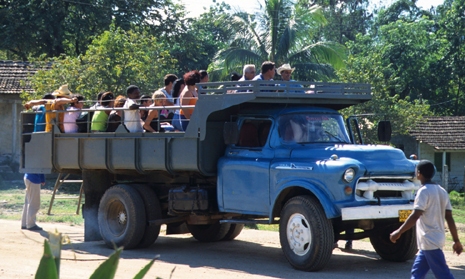 Gemeinsam mit anderen Familien und Kindern gleichen Alters die Welt entdecken. Truck, Safari, Family, Gruppenreise mit Kindern