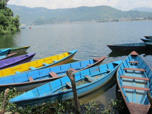 Pokhara und der Phewa-See lassen sich am besten aktiv, z.B. zu Fuß, mit dem Fahrrad oder dem Boot erkunden.