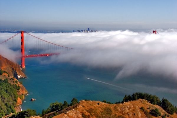 Die Golden Gate Bridge Golden Gate Bridge, Ausblick, Wolken