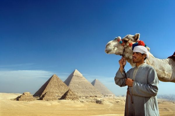 Pyramiden von Gizeh nahe Kairo Pyramiden von Gizeh, Kamel, Rundreise Ägypten, Pauschalreise Ägypten, Ägypten Reise
