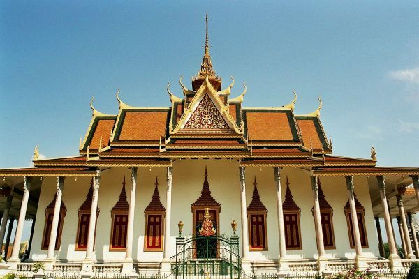 Gemeinsam besuchen wir den majestätischen Königspalast in Phnom Penh. Kambodscha Königspalast Phnom Penh
