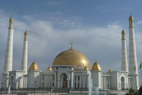 Wir starten unsere Rundreise in der Turkmenischen Haupstadt Aşgabat. Asgabat, Turkmenistan