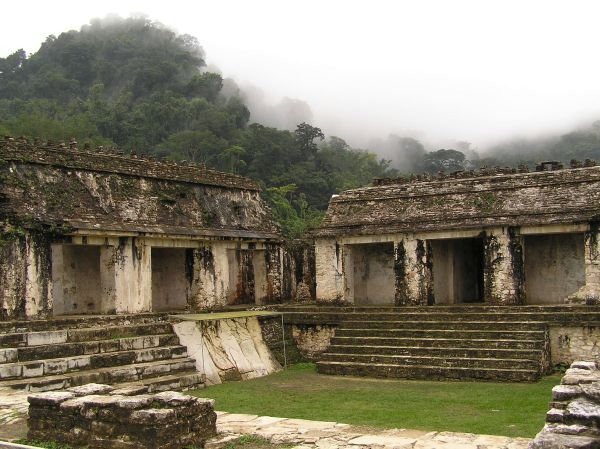 Tempel von Palenque ein überwucherter Tempel von Palenque