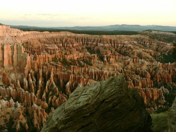 Die spektakuläre Landschaft des Bryce Canyon Nationalpark. Canyon, Nationalaprk, USA, usa rundreise 3 wochen mit kindern