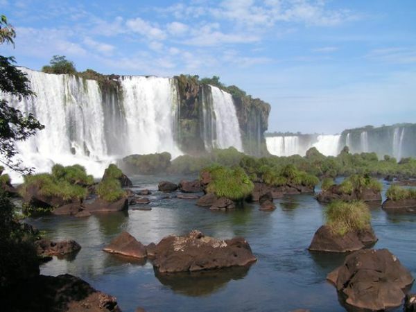 Die Iguazú-Wasserfälle Iguazú-Wasserfälle, Argentinien, Brasilien, Rundreise Argentinien, Rundreise Brasilien, Familienreise Argentinien, Familienreise Brasilien, Argentinien Urlaub mit Kindern