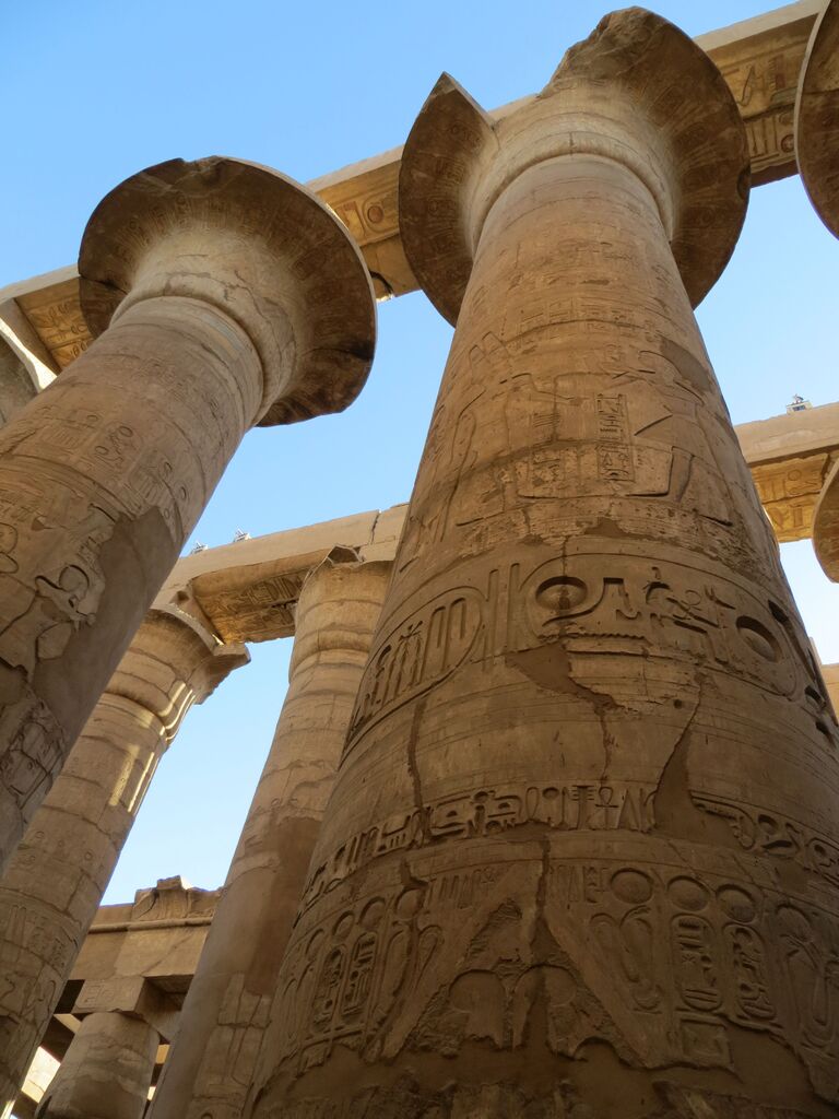 Luxor Die Säulen eines Tempels in Luxor