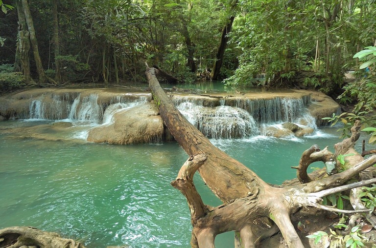 Die Erawan-Wasserfälle Erawan-Wasserfälle, River Kwai, Thailand, Rundreise Thailand, Familienreise Thailand