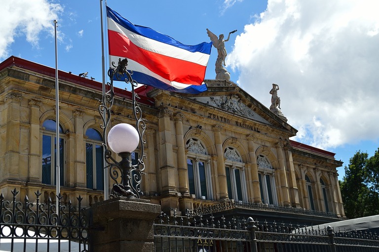 Das spektakuläre "teatro nacional" sollte man sich bei einem Stadtrundgang durch San José nicht entgehen lassen. Nationaltheater San José Costa Rica Familienreise