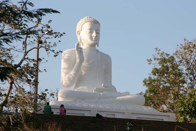 Buddhastatue in Anuradhapura Buddhastatue in Anuradhapura