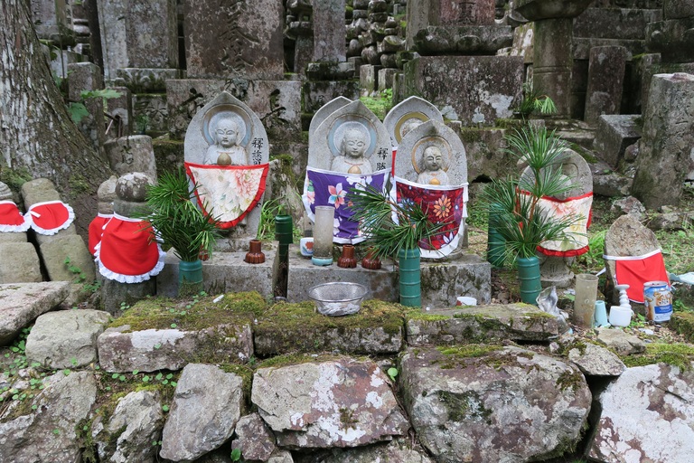 Friedhof im Koyasan Japan, Koyasan, Okunoin, Friedhof, Jizzo, japan rundreise 16 tage