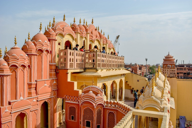 Jaipur wird aufgrund der Farbe zahlreicher wichtiger Bauten auch "Pink City" genannt.