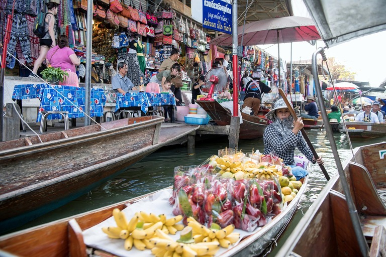 Wir tauchen ein in das bunte Treiben auf dem Schwimmenden Markt von Damnoen Saduak. Schwimmenden Markt, Damnoen Saduak