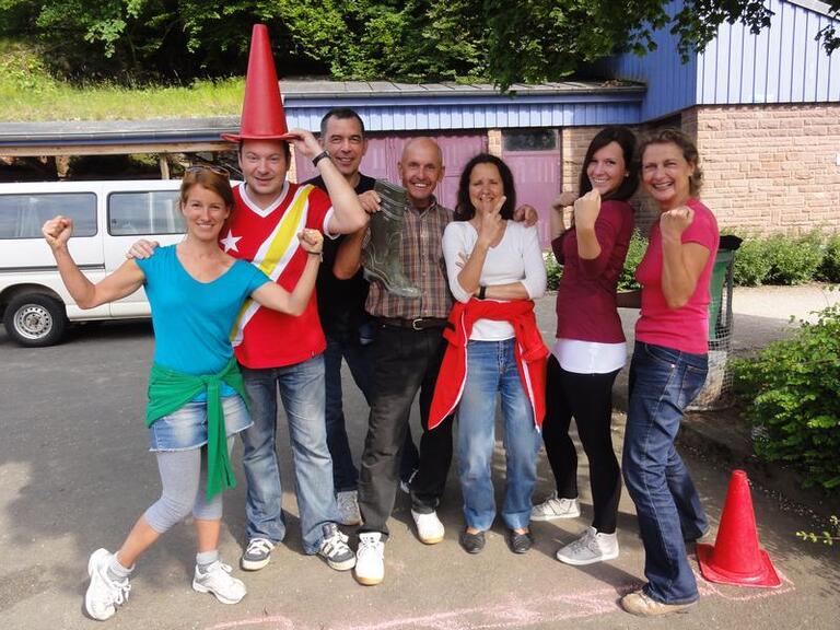 Unsere motivierten Reisebegleiter unterstützen euch vor Ort und haben sicher den einen oder anderen Insidertipp auf Lager. Reisebegleiter, Djoser, Reisen, Gruppenreise mit Kindern