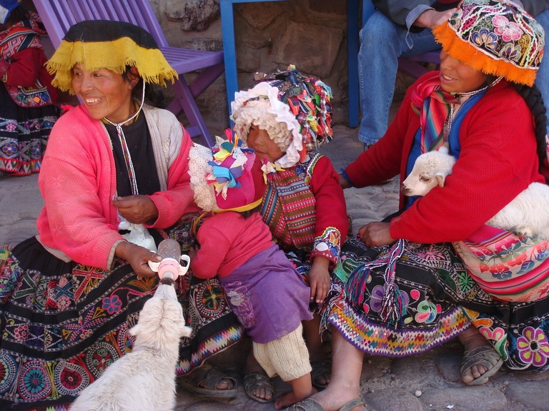 Djoser Familienreise Peru Ollantaytambo Trachten